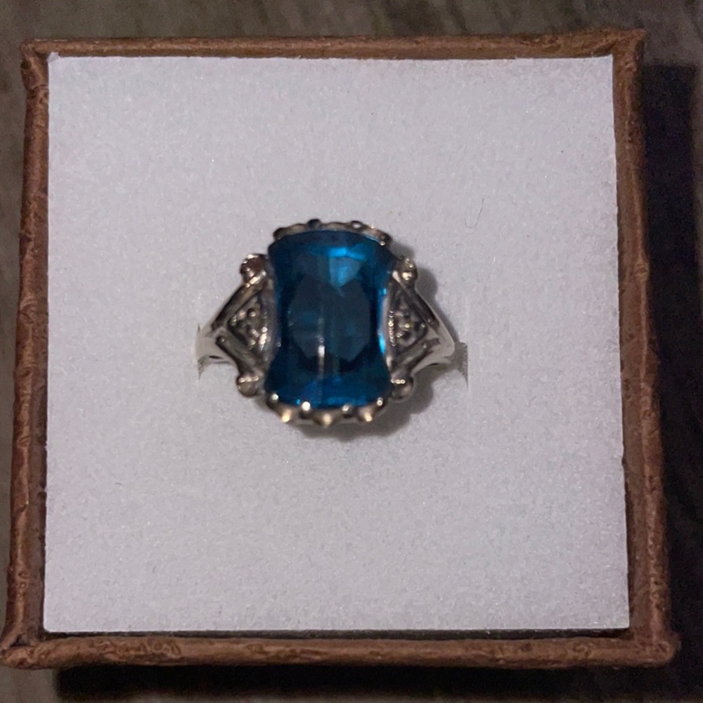 Elegant & Beautiful Blue Topaz Ring, Size 7